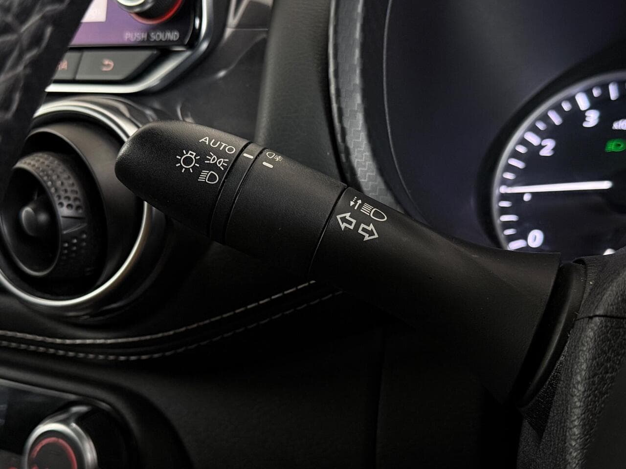 Nissan Juke thumbnail Misc Controls