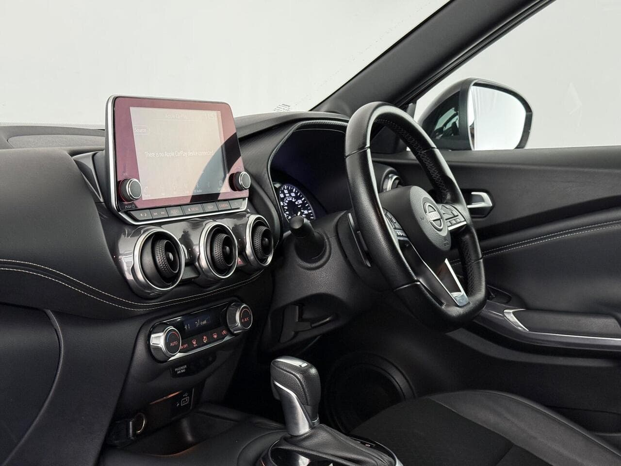 Nissan Juke thumbnail Interior Front