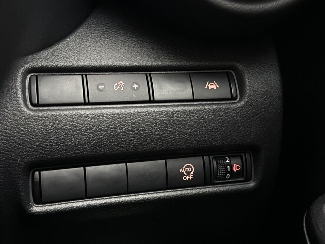 Nissan Juke thumbnail Misc Controls