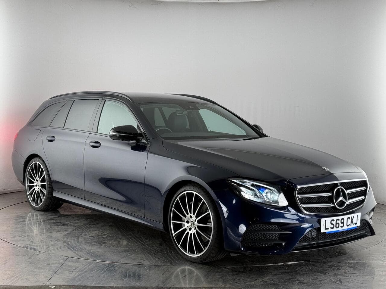 Mercedes-Benz E Class - Mercedes-Benz E Class 2.0 E220d AMG Line Night Edition (Premium) G-Tronic+ Euro 6 (s/s) 5dr