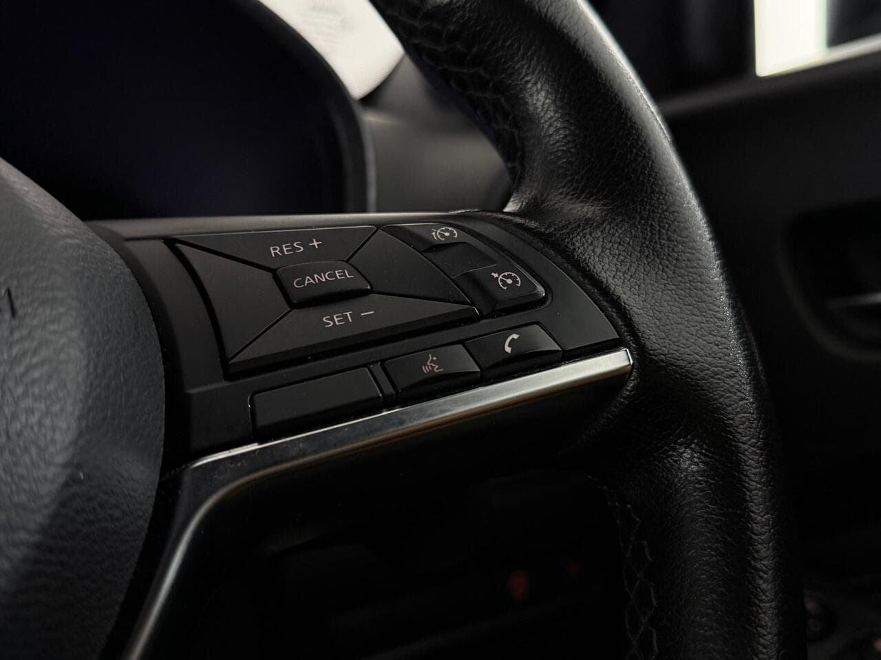 Nissan Juke thumbnail Misc Controls