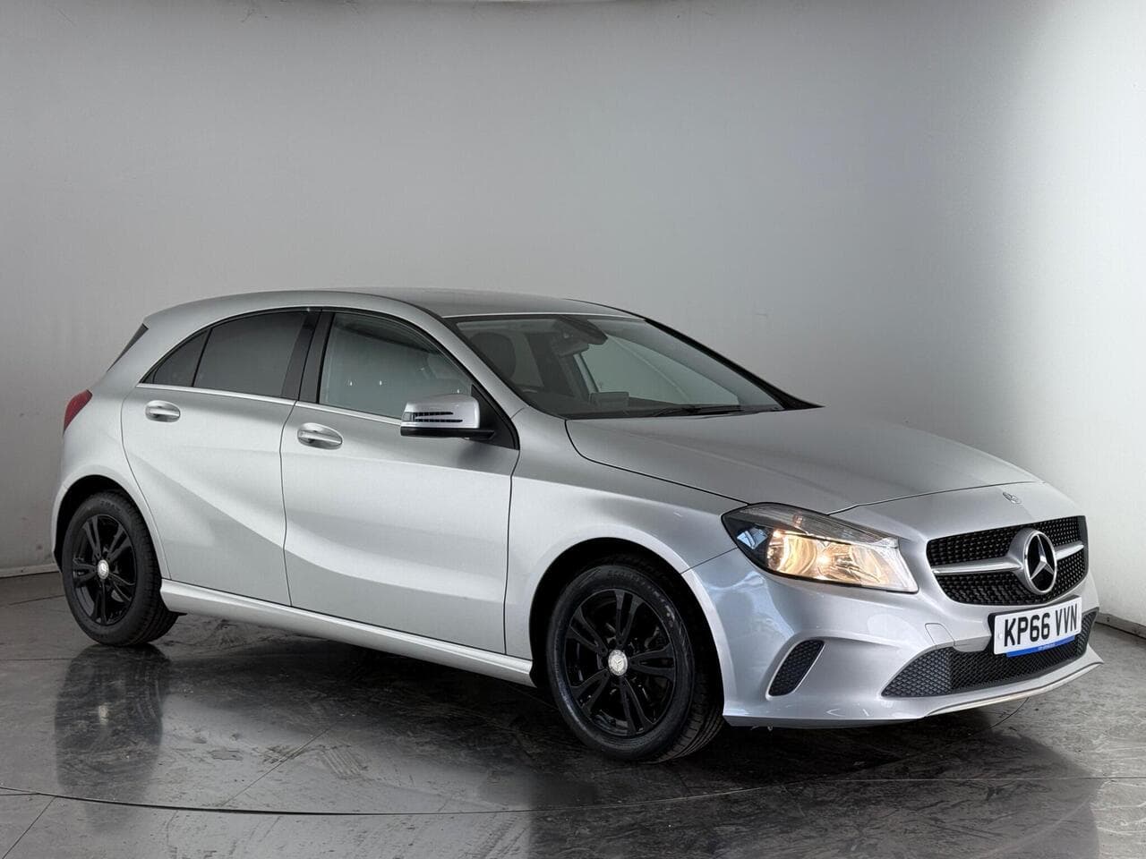 Mercedes-Benz A Class - Mercedes-Benz A Class 1.6 A180 SE 7G-DCT Euro 6 (s/s) 5dr