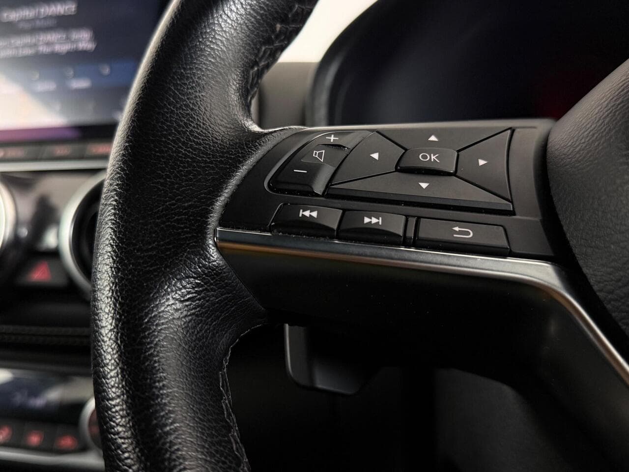 Nissan Juke thumbnail Misc Controls