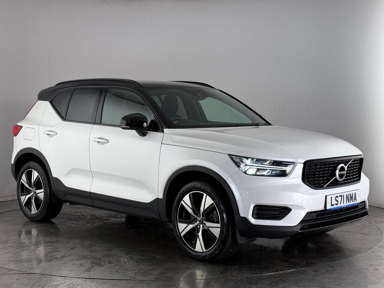 Volvo XC40 - Volvo XC40 1.5h T5 Twin Engine Recharge 10.7kWh R-Design Auto Euro 6 (s/s) 5dr