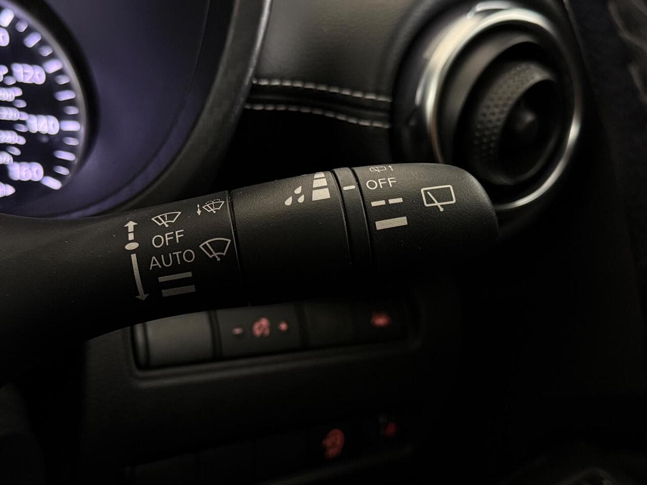 Nissan Juke thumbnail Misc Controls