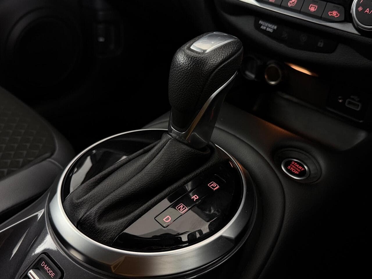 Nissan Juke thumbnail Interior Front