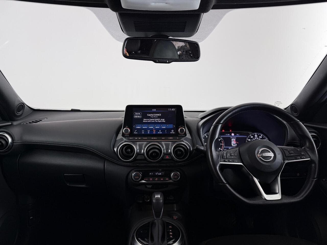 Nissan Juke thumbnail Interior Front