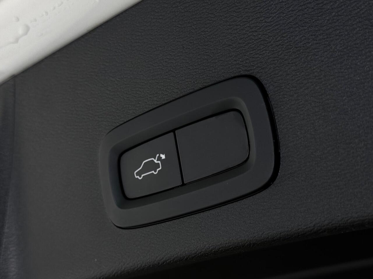 Volvo XC40 thumbnail Misc Controls
