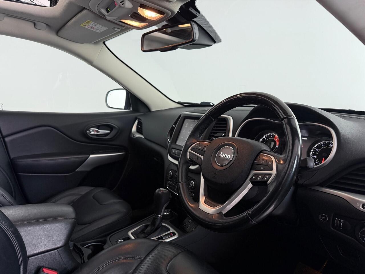Jeep Cherokee thumbnail Interior Front