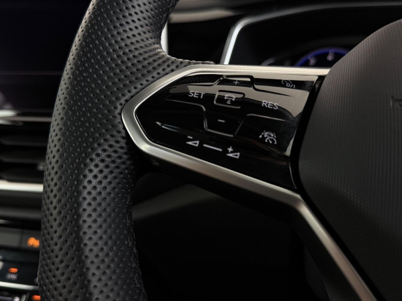 Volkswagen T-Roc thumbnail Misc Controls