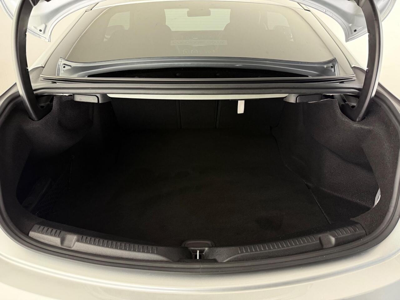 Mercedes-Benz E Class thumbnail Boot