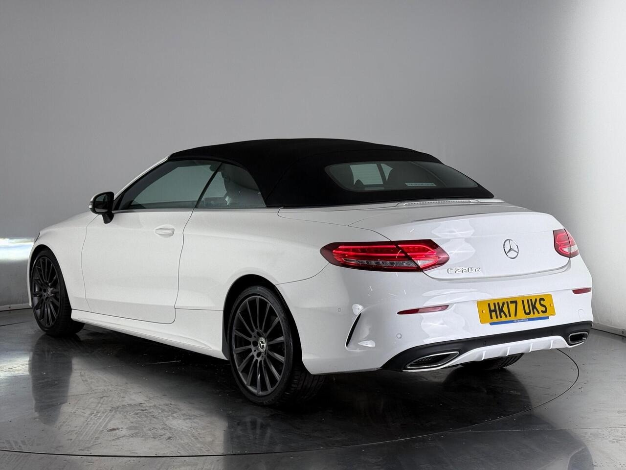 Mercedes-Benz C Class thumbnail Rear Left