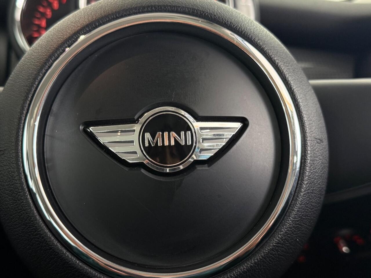 MINI Hatch thumbnail Steering Wheel