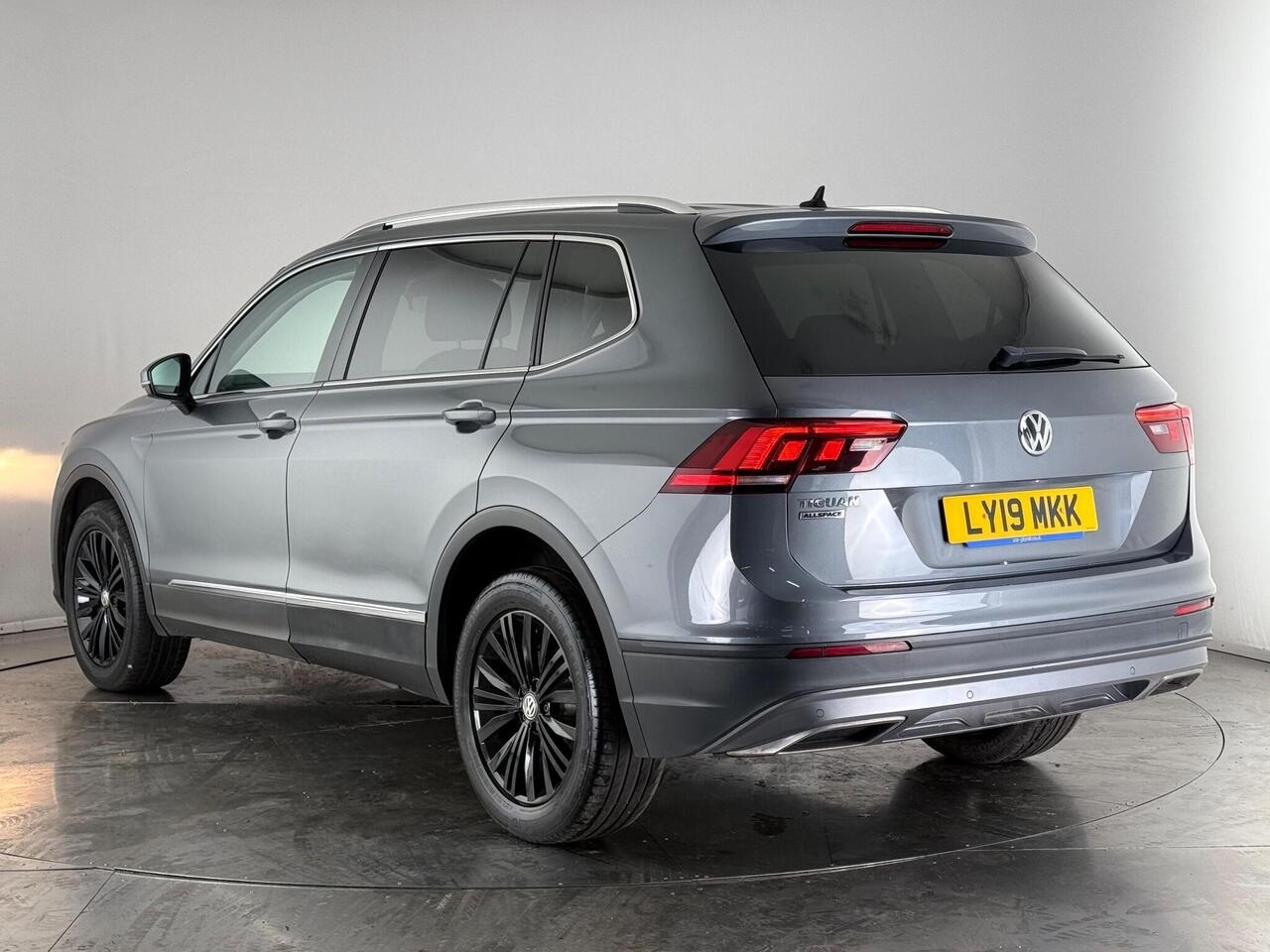 Volkswagen Tiguan Allspace thumbnail Rear Left