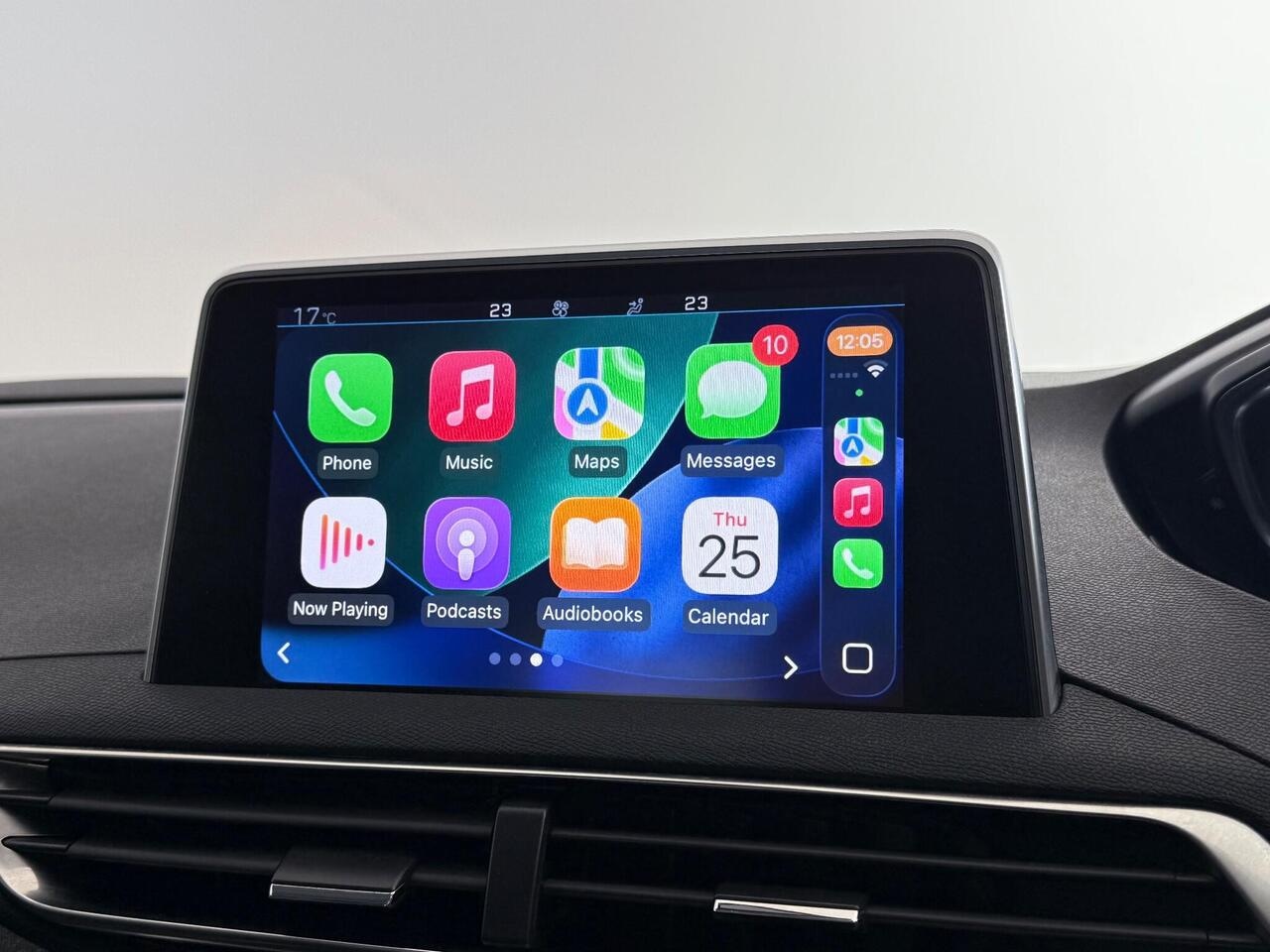 Peugeot 3008 thumbnail Infotainment System
