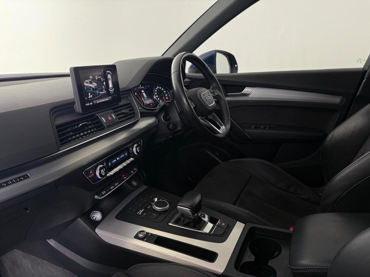 Audi Q5 thumbnail Interior Front
