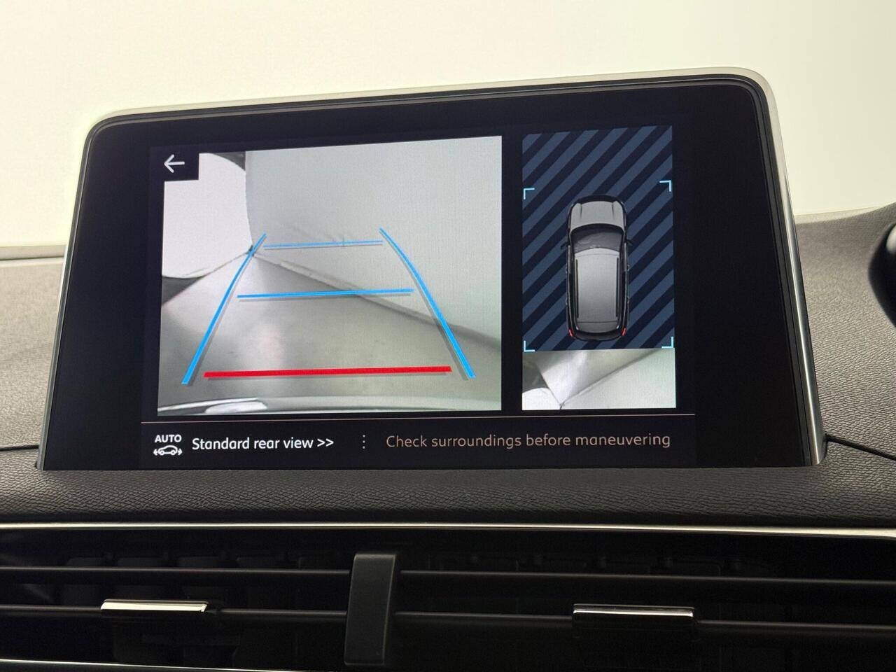 Peugeot 3008 thumbnail Infotainment System