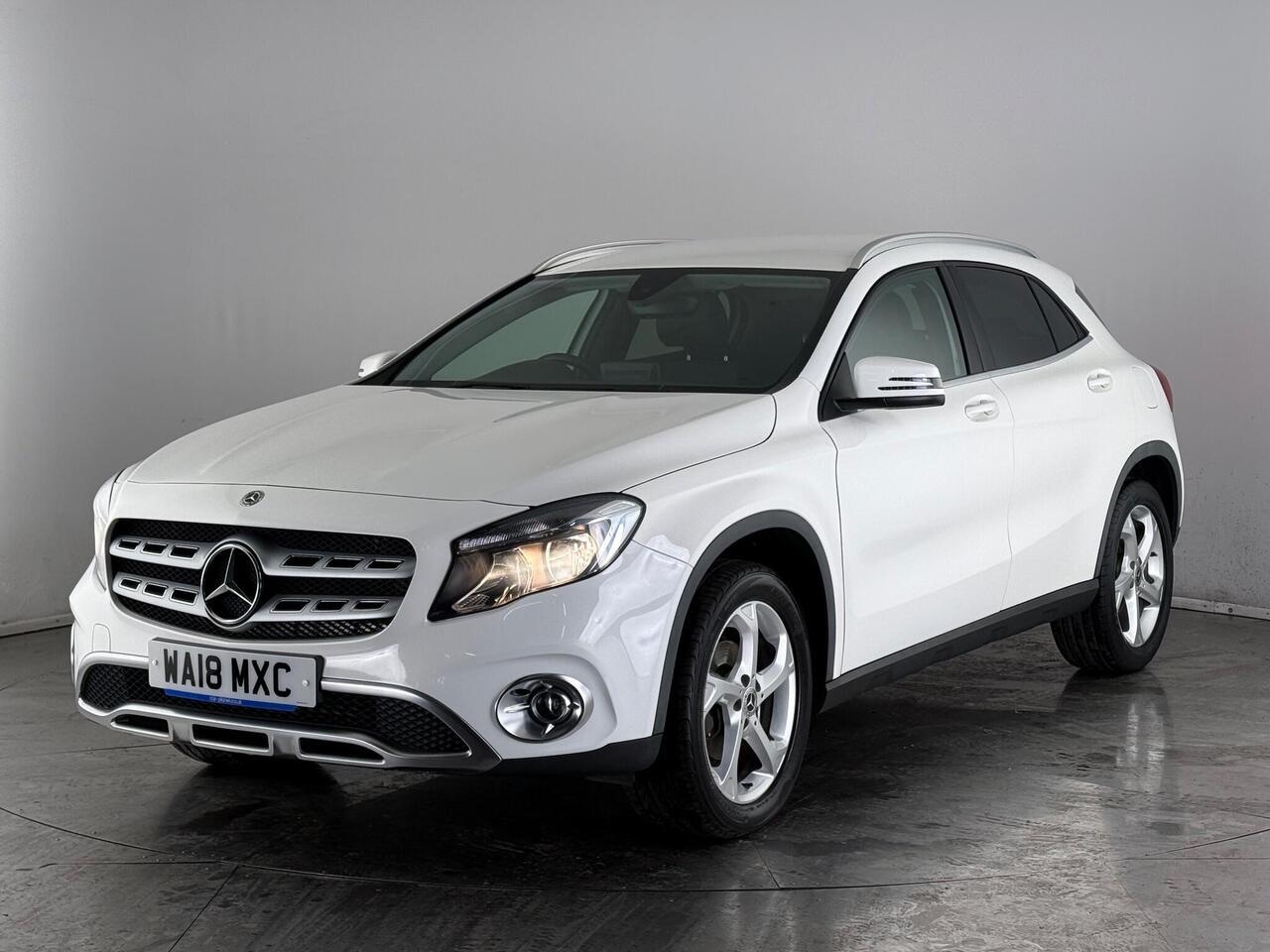 Mercedes-Benz GLA thumbnail Front Left