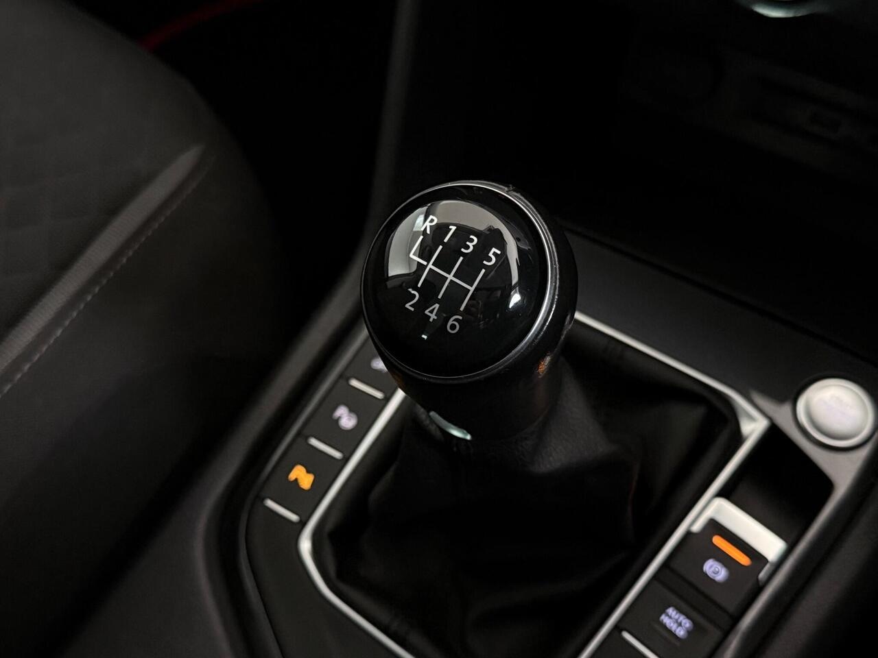 Volkswagen Tiguan thumbnail Interior Front