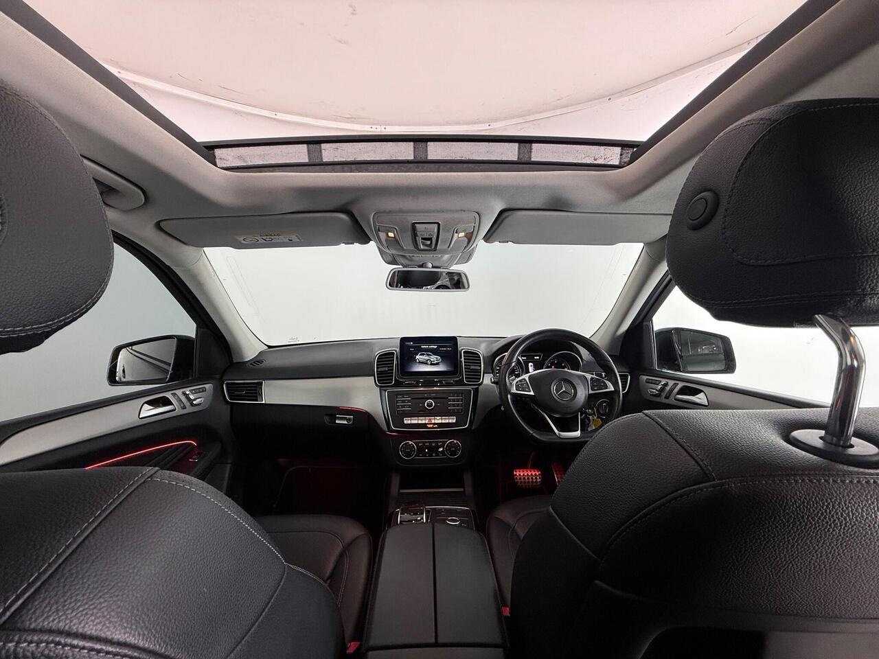 Mercedes-Benz GLE thumbnail Interior Front