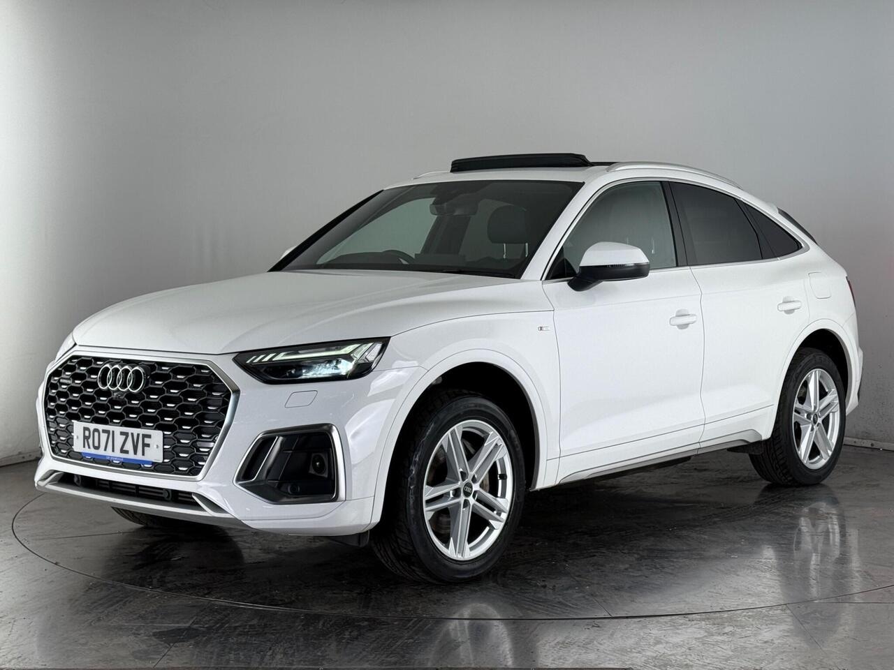 Audi Q5 thumbnail Front Left