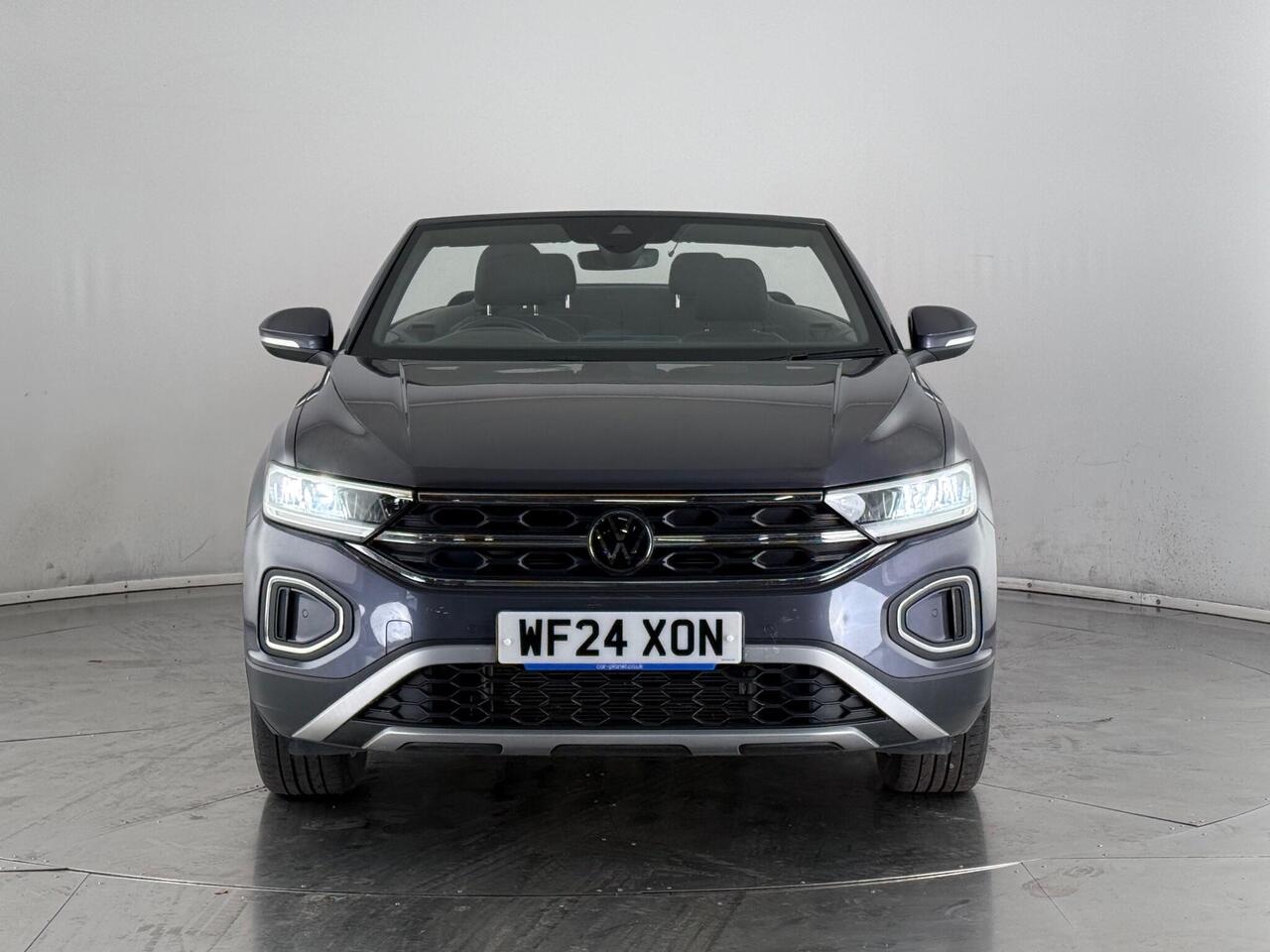 Volkswagen T-Roc thumbnail Front