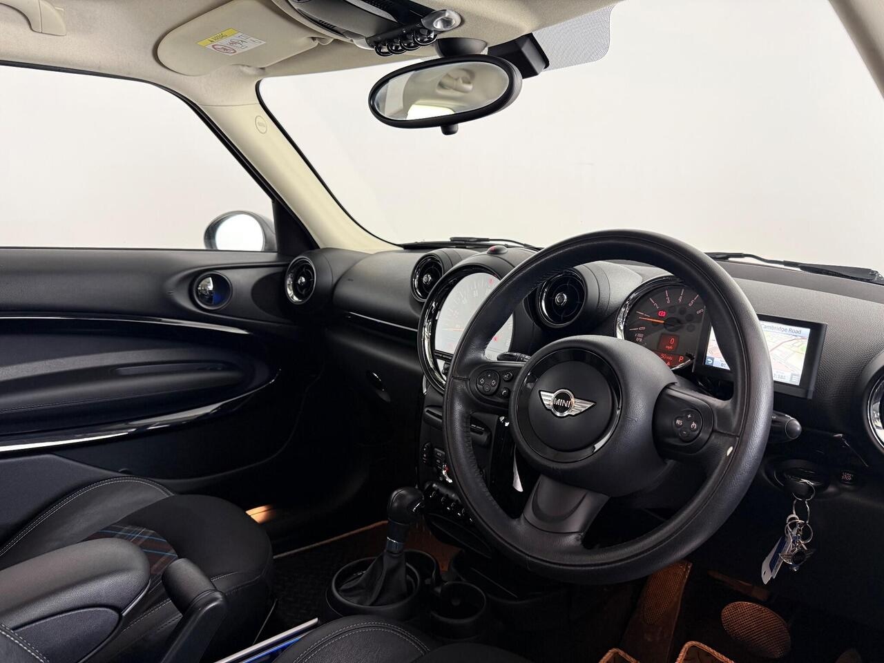 MINI Paceman thumbnail Interior Front