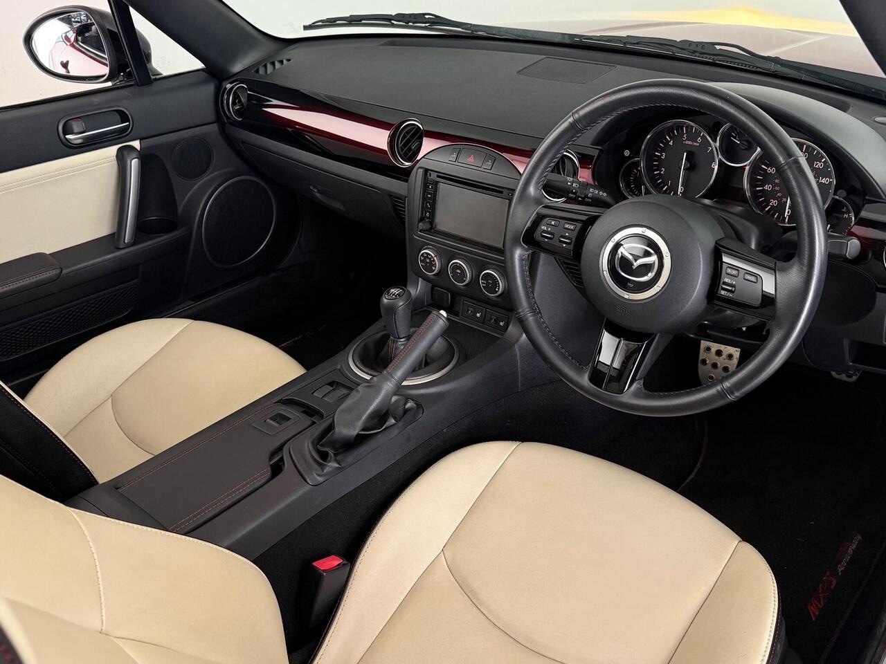 Mazda MX-5 thumbnail Interior Front