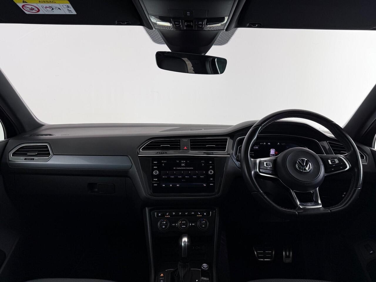 Volkswagen Tiguan thumbnail Interior Front