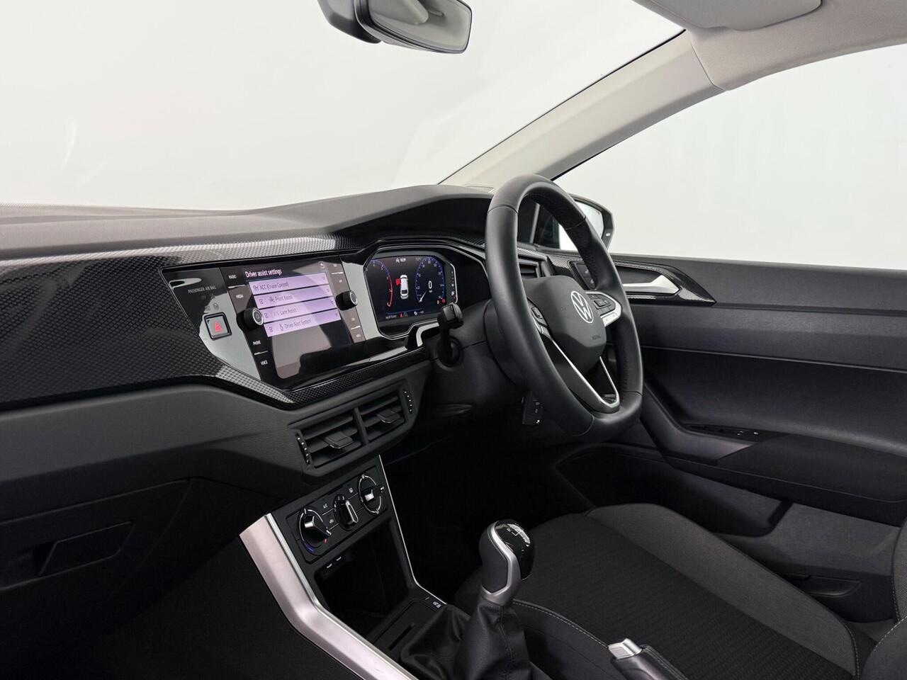 Volkswagen Polo thumbnail Interior Front