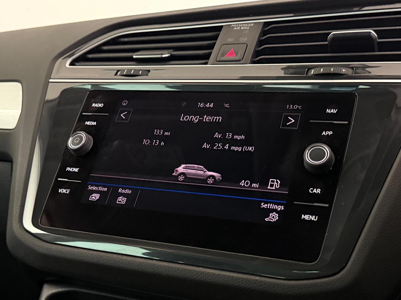 Volkswagen Tiguan thumbnail Infotainment System