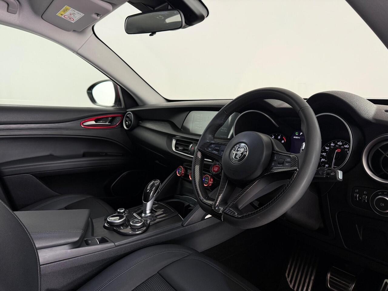 Alfa Romeo Stelvio thumbnail Interior Front