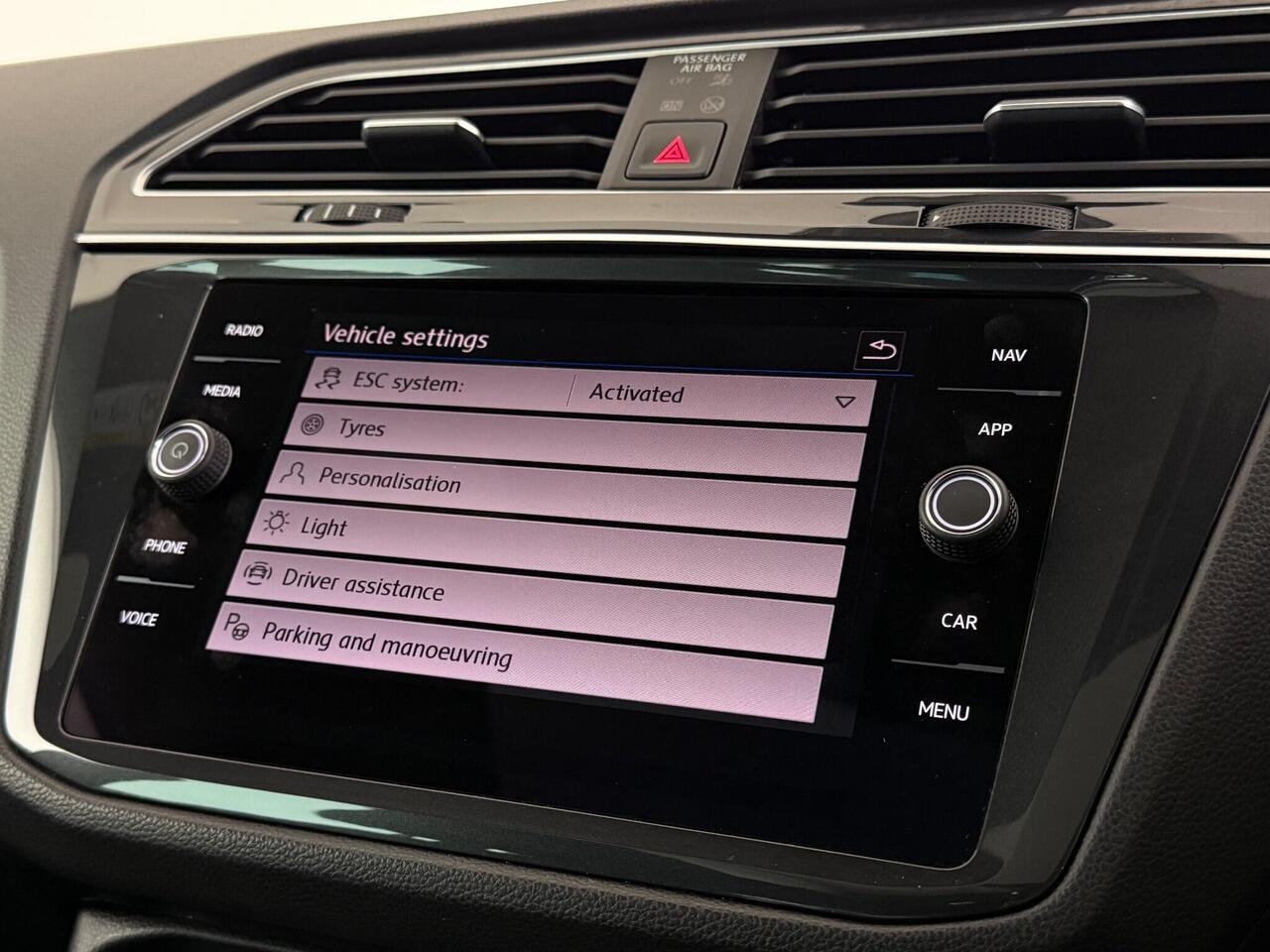 Volkswagen Tiguan thumbnail Infotainment System