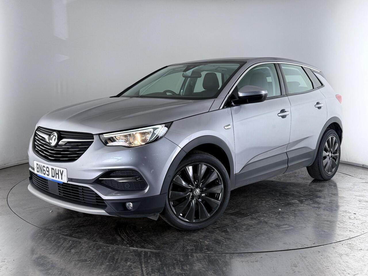 Vauxhall Grandland X thumbnail Front Left