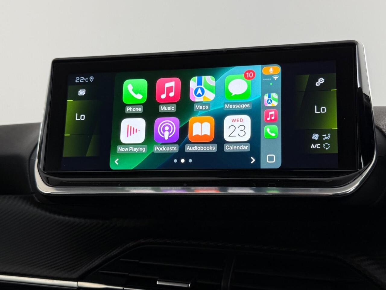 Peugeot 208 thumbnail Infotainment System