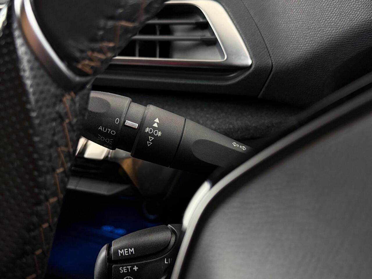 Peugeot 3008 thumbnail Misc Controls