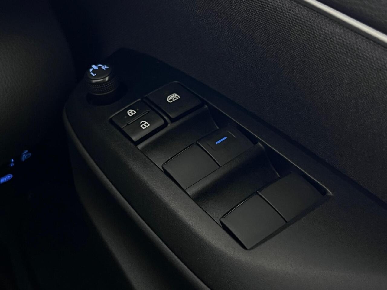 Toyota Yaris thumbnail Misc Controls