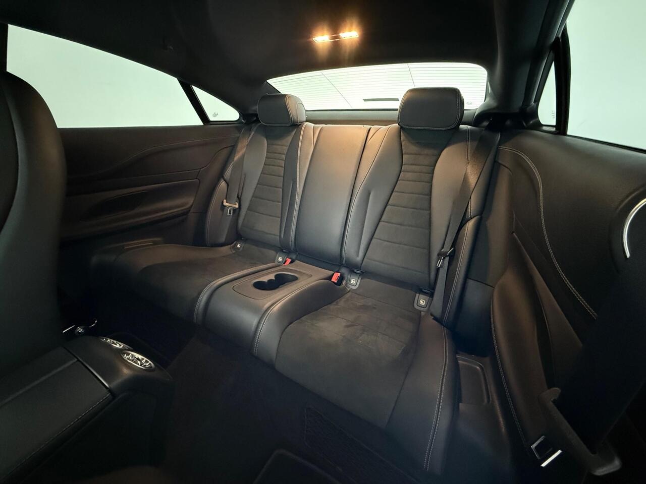 Mercedes-Benz E Class thumbnail Seats Rear