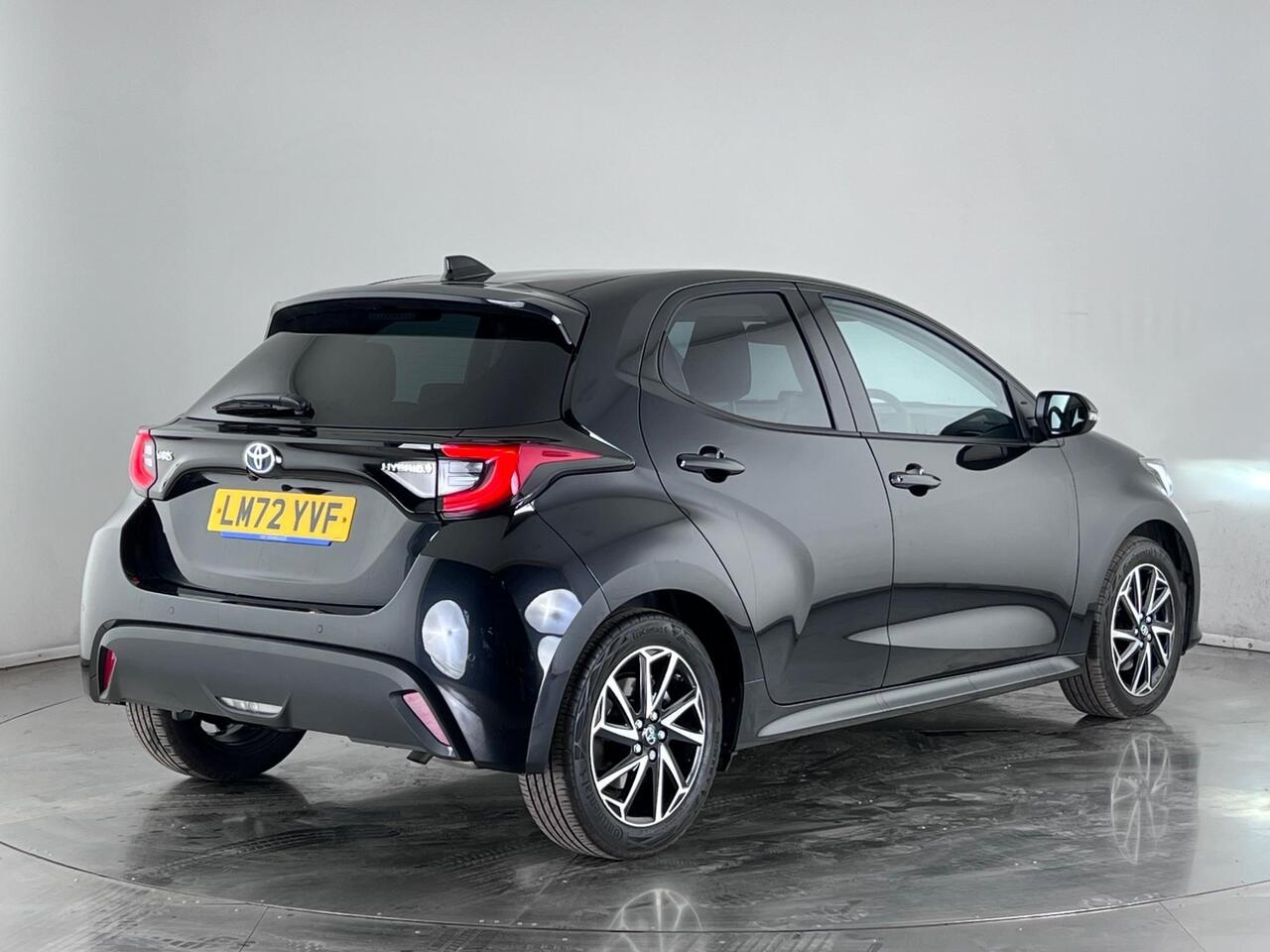 Toyota Yaris thumbnail Rear Right