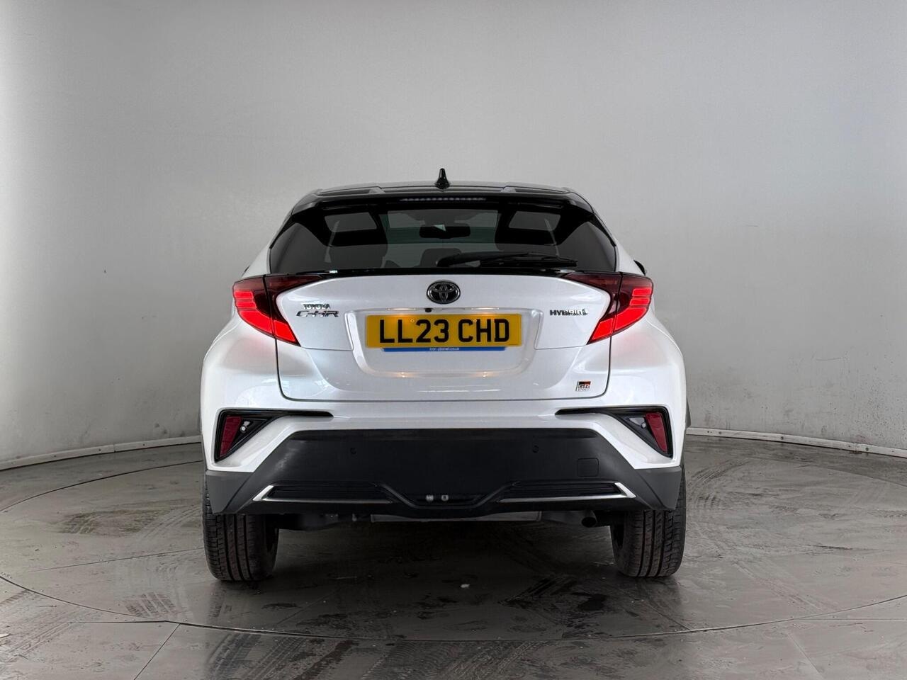 Toyota C-HR thumbnail Rear