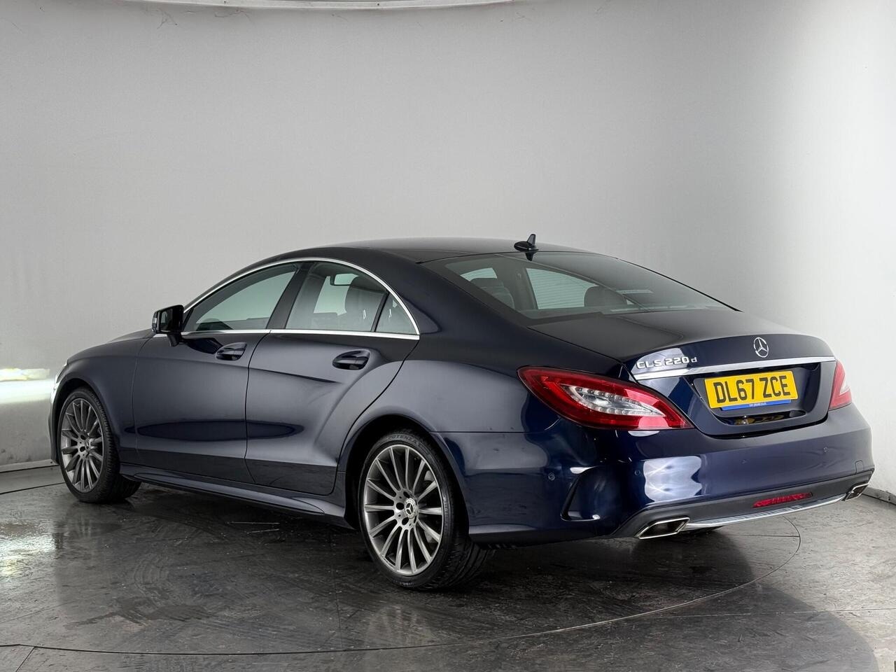 Mercedes-Benz CLS thumbnail Rear Left