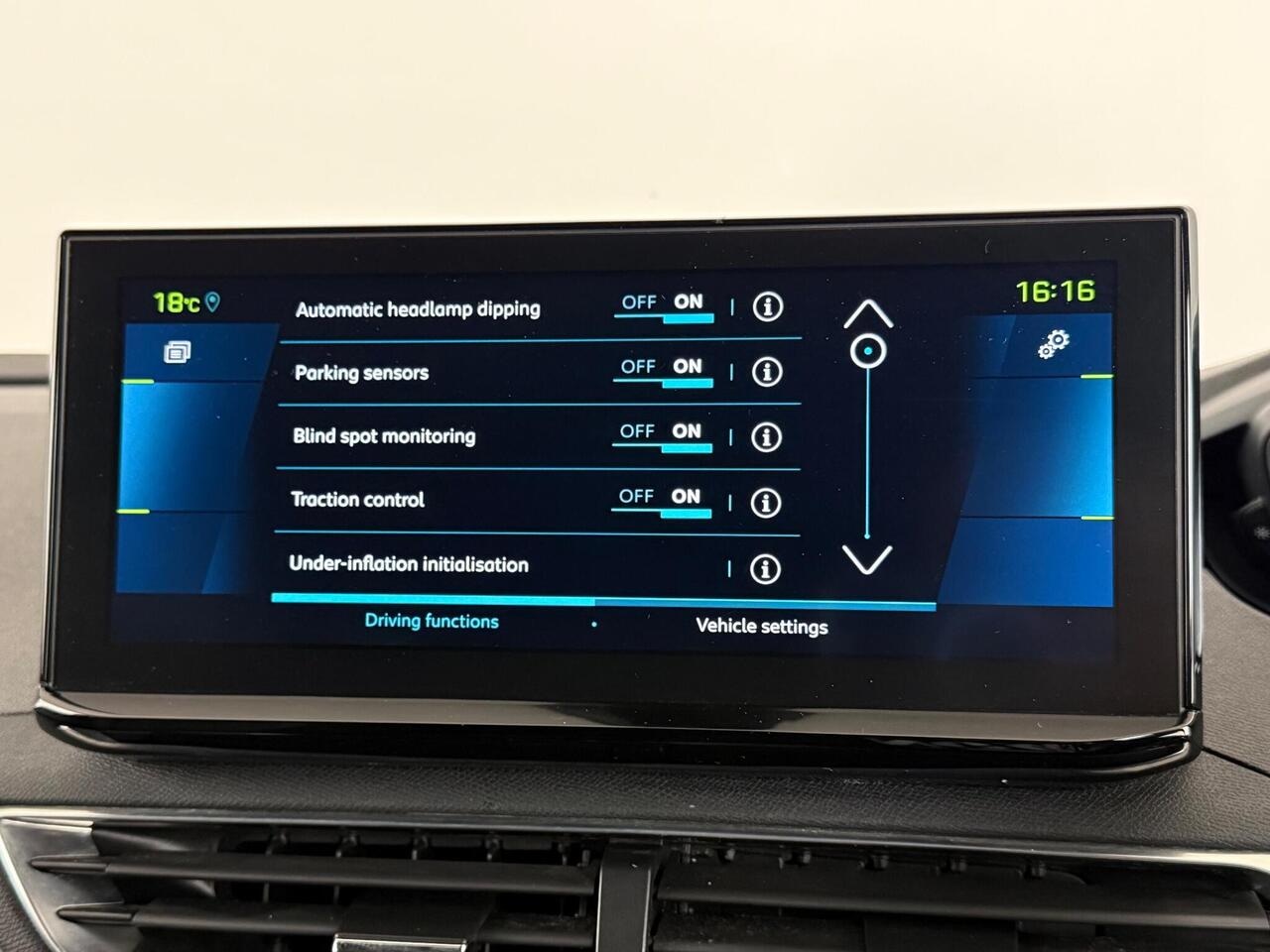 Peugeot 3008 thumbnail Infotainment System