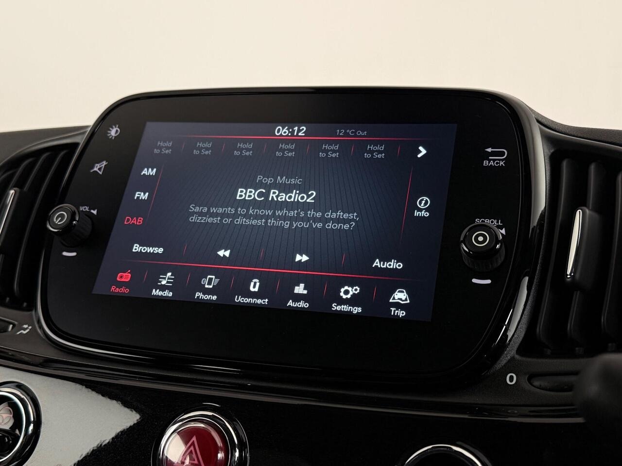 Fiat 500C thumbnail Infotainment System