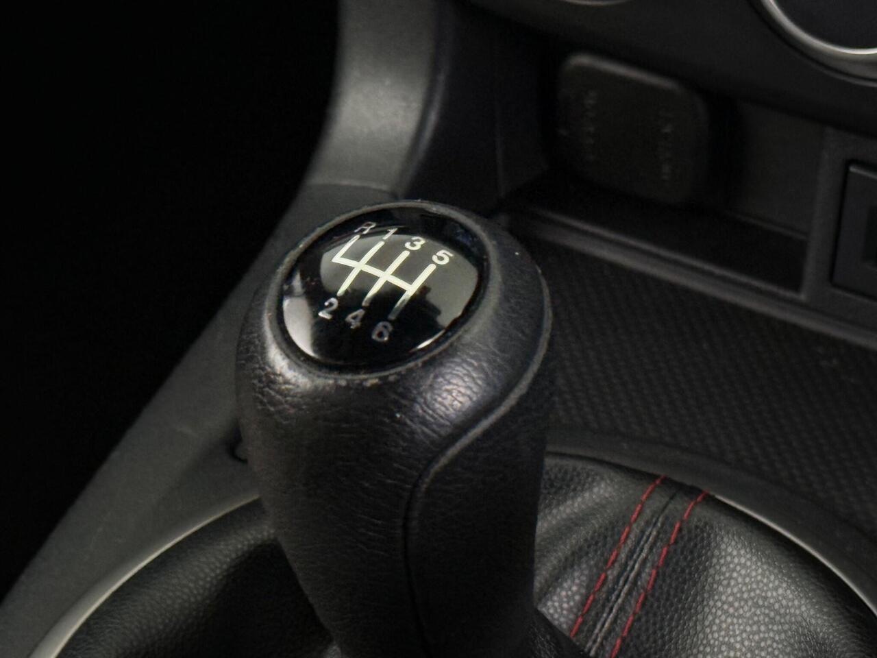 Mazda MX-5 thumbnail Interior Front