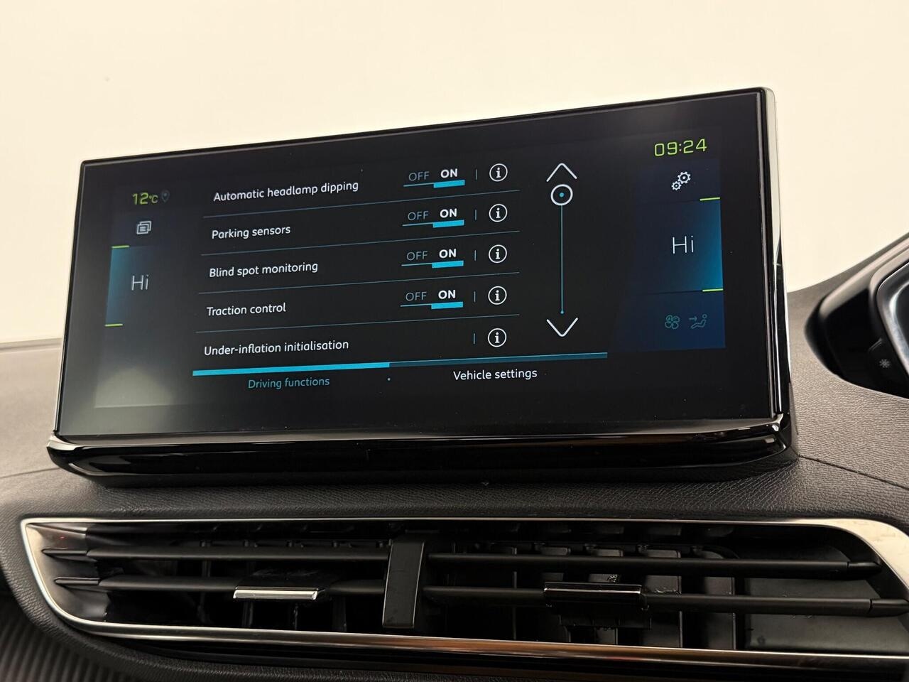 Peugeot 3008 thumbnail Infotainment System