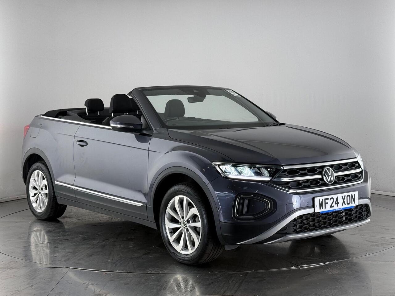 Volkswagen T-Roc thumbnail Front Right
