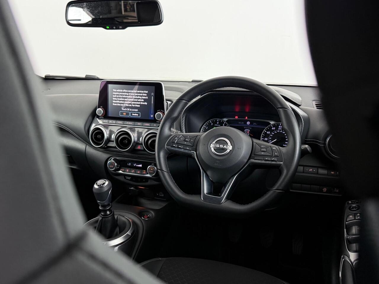 Nissan Juke thumbnail Steering Wheel
