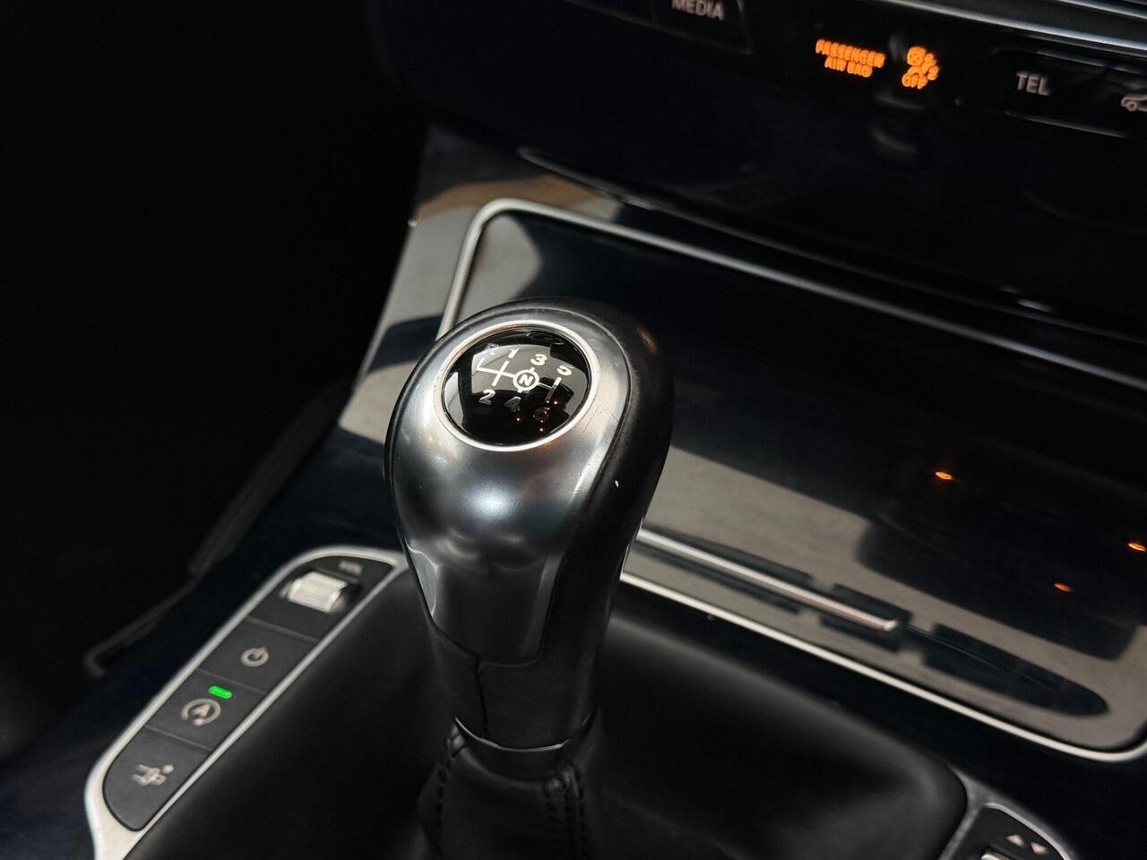 Mercedes-Benz C Class thumbnail Interior Front