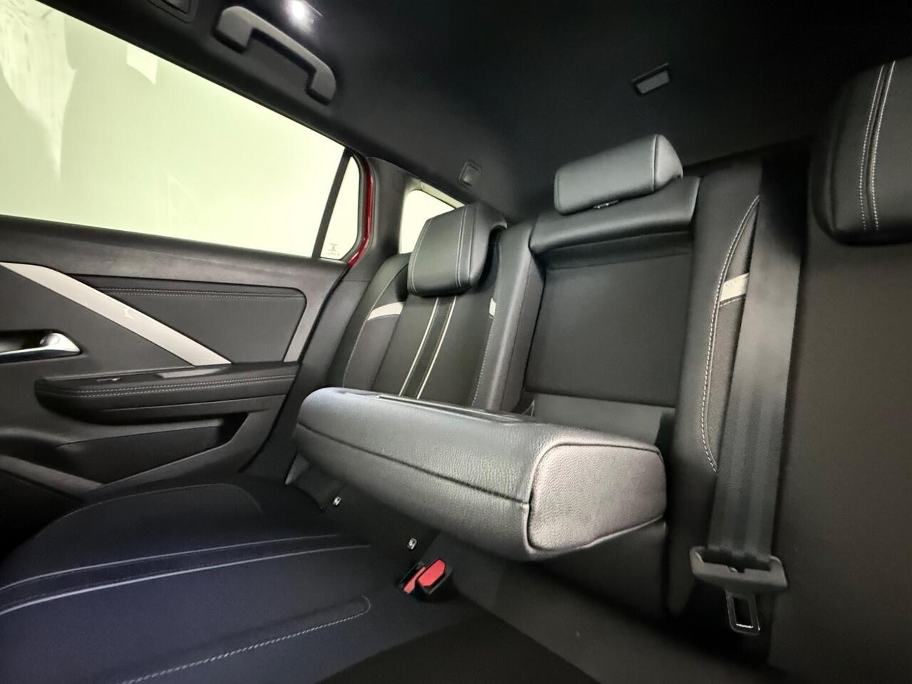 Vauxhall Astra thumbnail Seats Rear