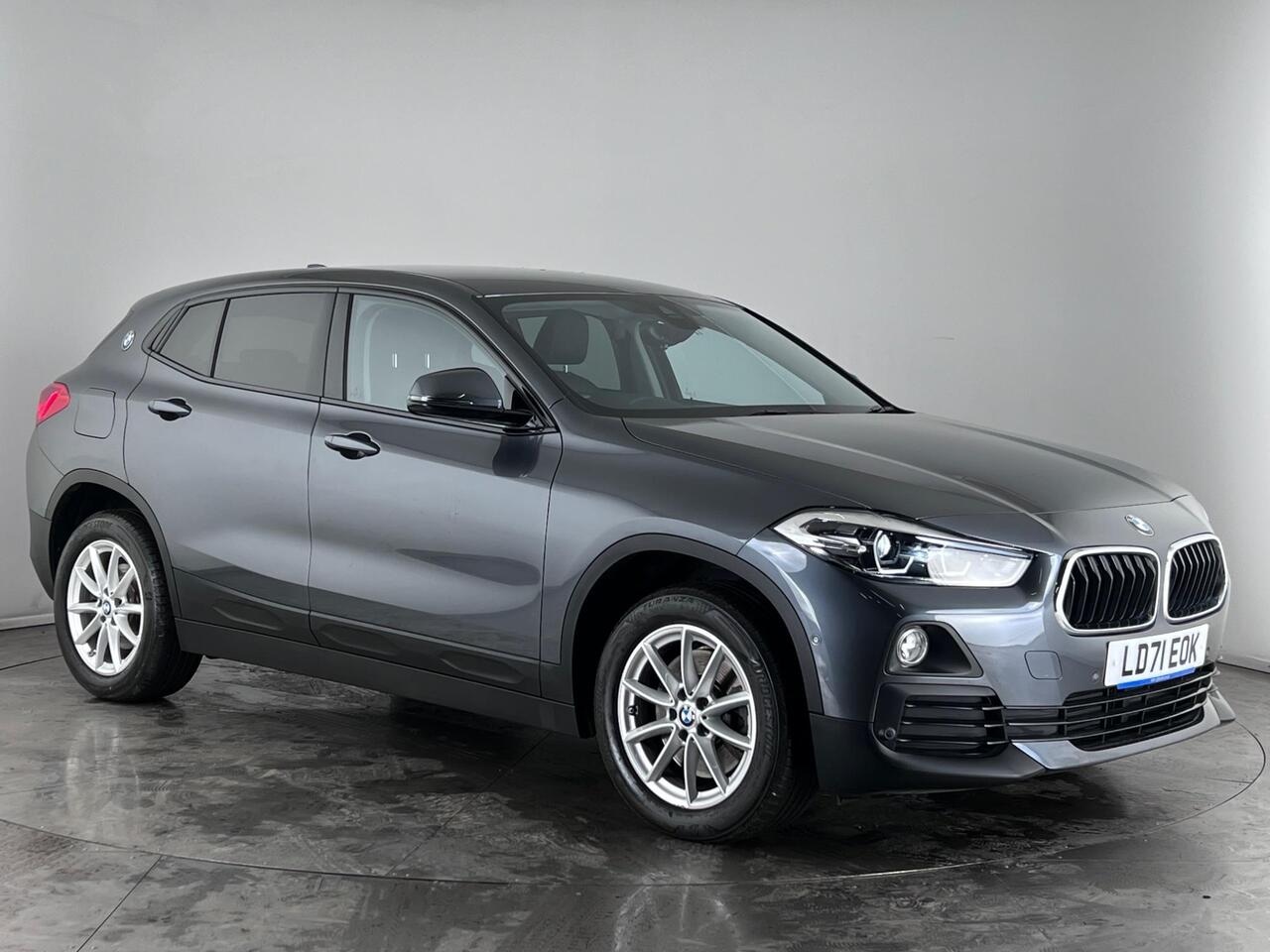 BMW X2 thumbnail Front Right